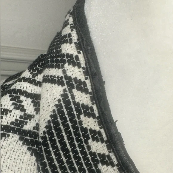 Zara Black and White Geometric Cape size XS - Picture 7 of 11